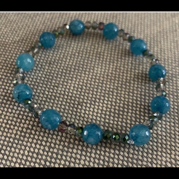 Handmade Blue Agate Stretch Bracelet - Picture 1 of 4